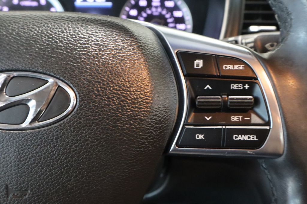 Photo 18 of this HYUNDAI SONATA