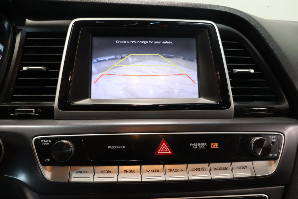 Photo 21 of this HYUNDAI SONATA