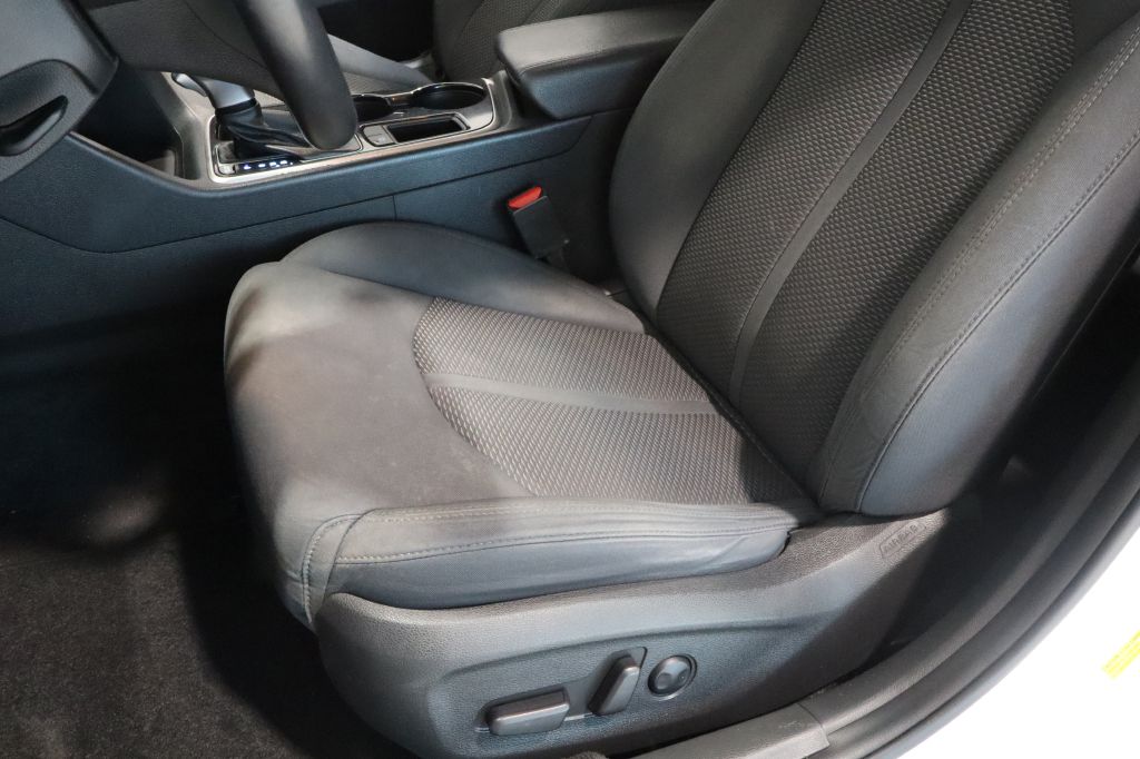 Photo 22 of this HYUNDAI SONATA