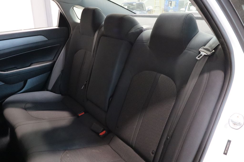 Photo 25 of this HYUNDAI SONATA