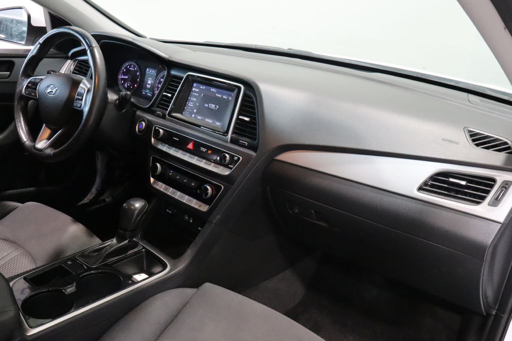 Photo 26 of this HYUNDAI SONATA