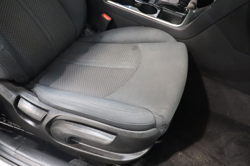 Photo 27 of this HYUNDAI SONATA
