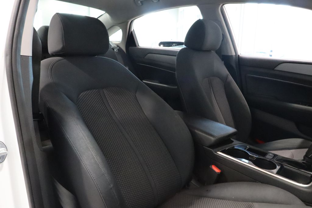 Photo 28 of this HYUNDAI SONATA