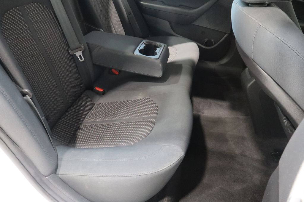 Photo 29 of this HYUNDAI SONATA