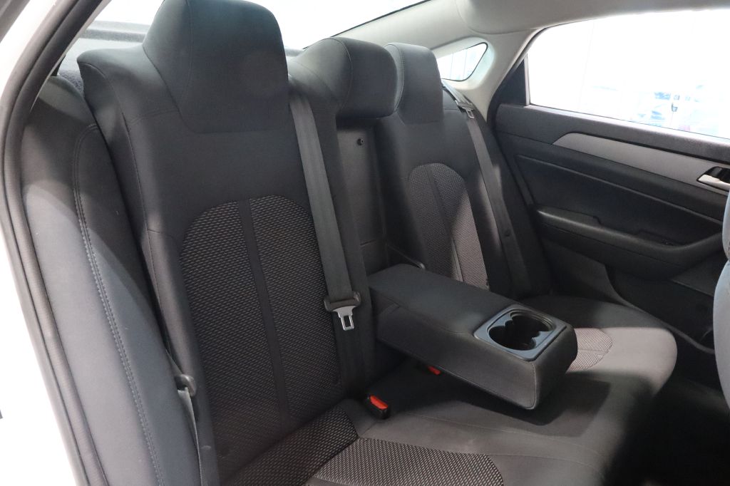 Photo 30 of this HYUNDAI SONATA