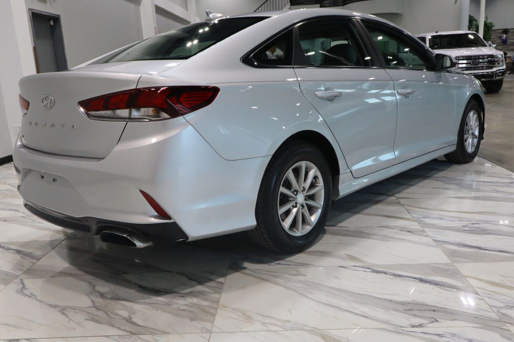 Photo 6 of this HYUNDAI SONATA