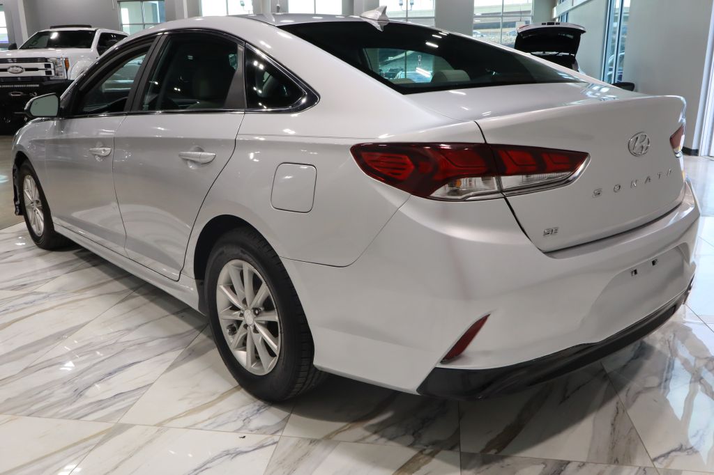 Photo 8 of this HYUNDAI SONATA