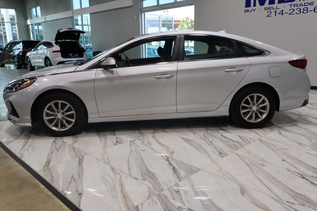 Photo 9 of this HYUNDAI SONATA