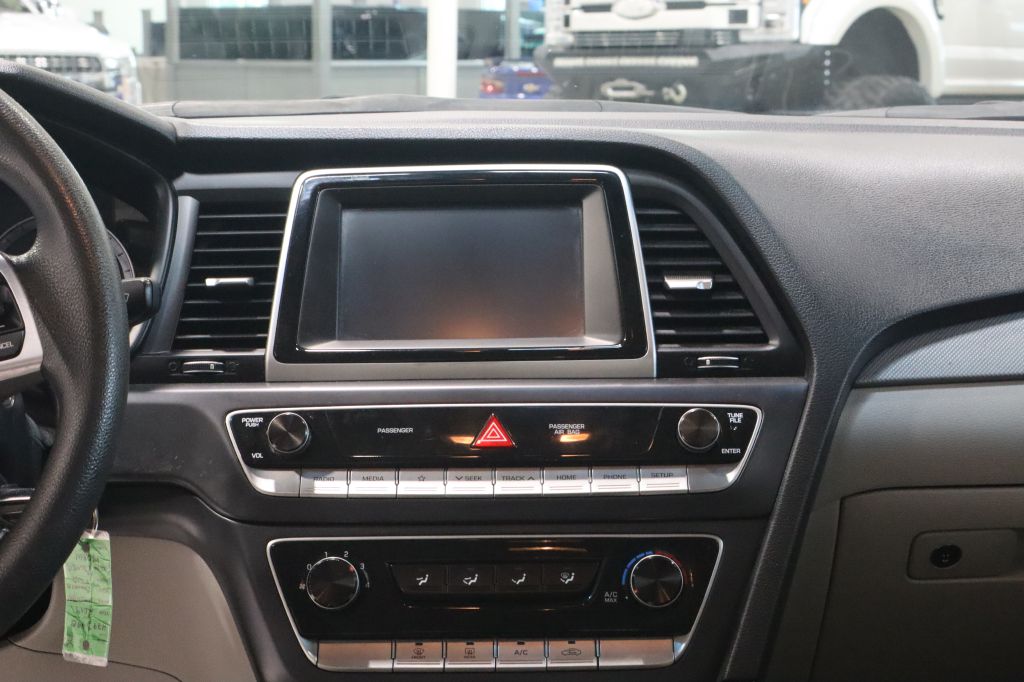 Photo 13 of this HYUNDAI SONATA