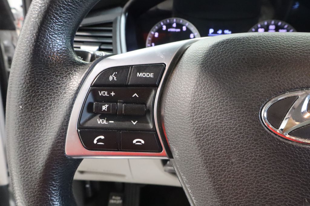 Photo 16 of this HYUNDAI SONATA