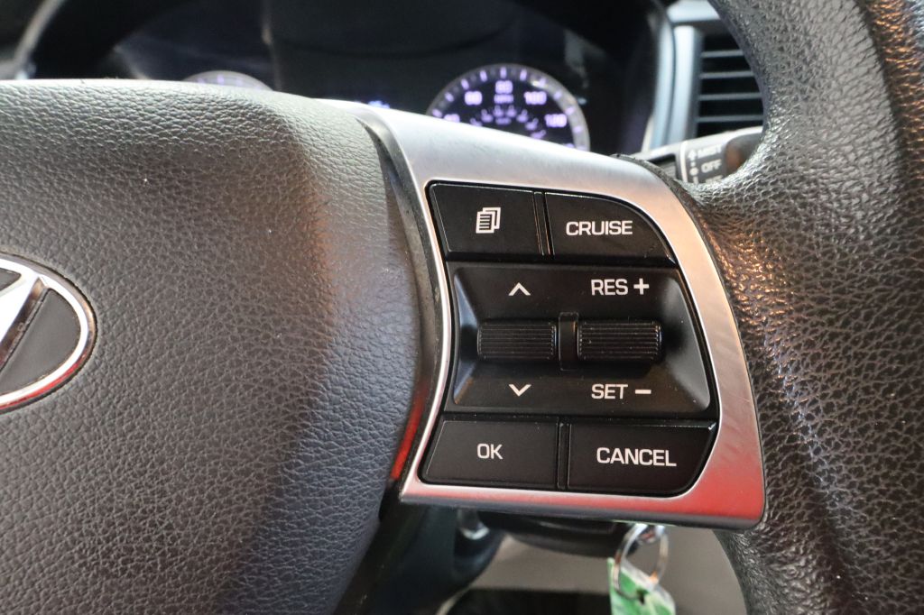 Photo 17 of this HYUNDAI SONATA