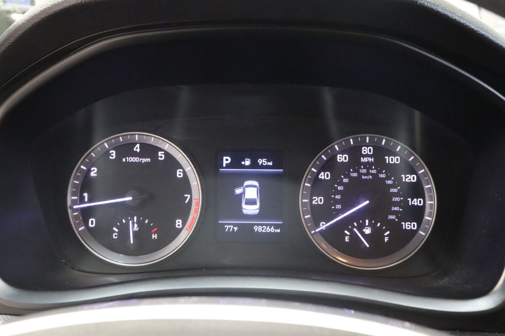 Photo 18 of this HYUNDAI SONATA