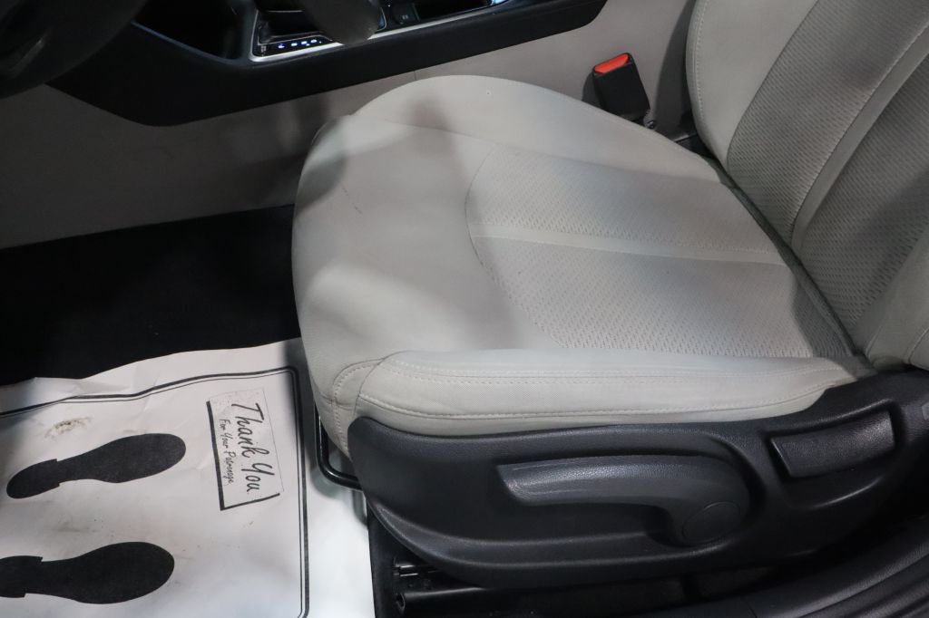 Photo 20 of this HYUNDAI SONATA