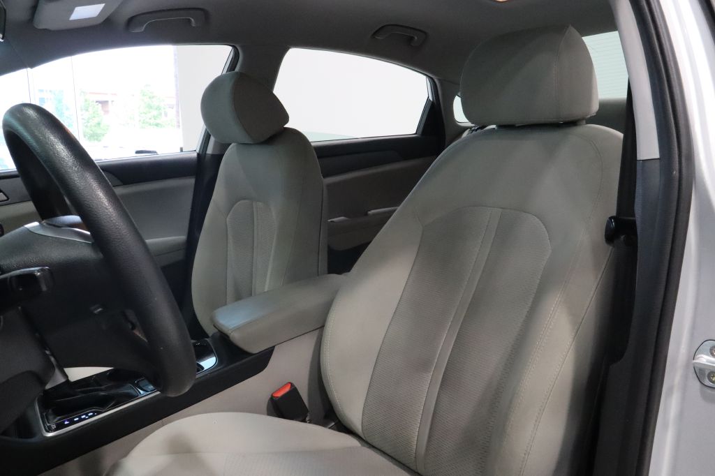 Photo 21 of this HYUNDAI SONATA