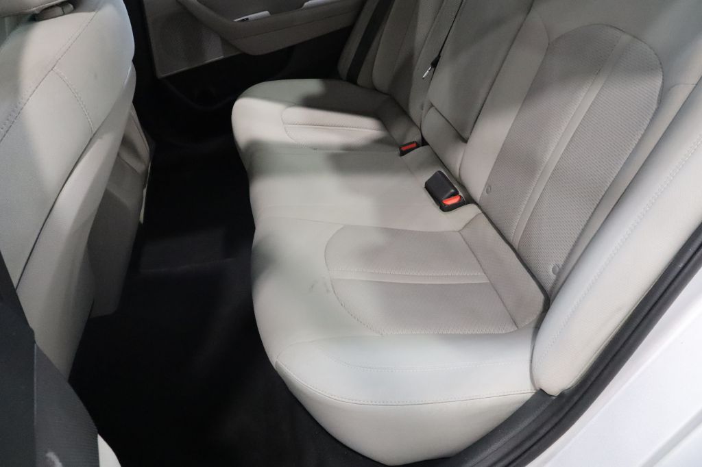 Photo 22 of this HYUNDAI SONATA