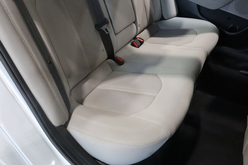 Photo 27 of this HYUNDAI SONATA