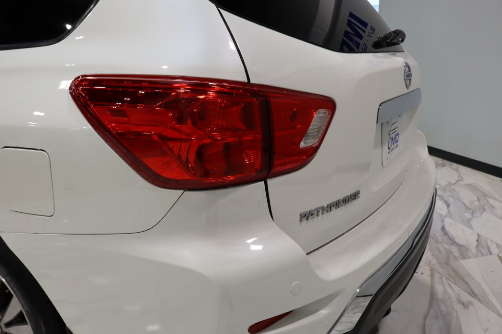 Photo 11 of this NISSAN PATHFINDER