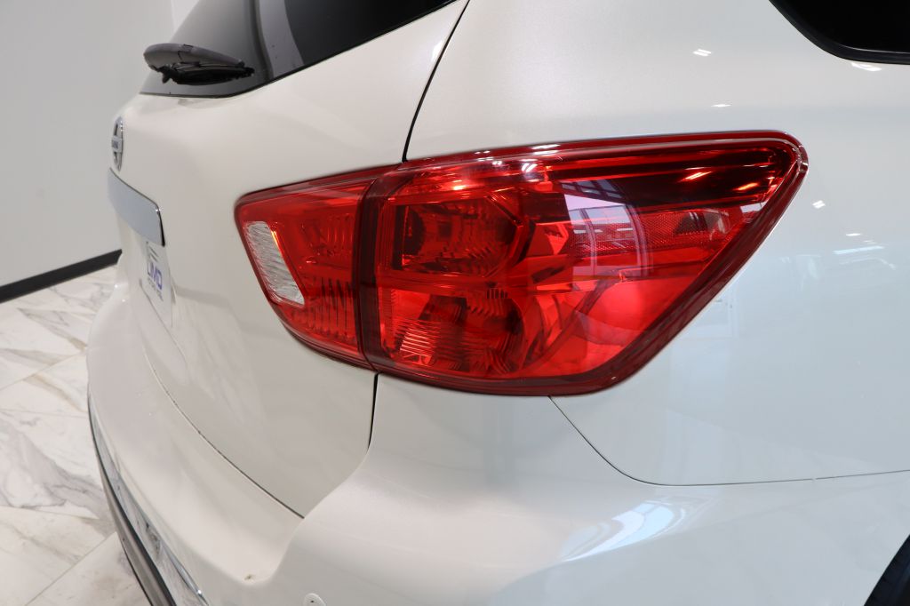 Photo 12 of this NISSAN PATHFINDER