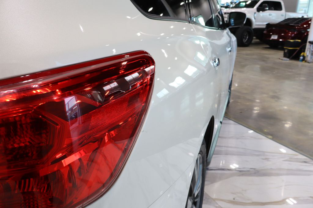Photo 13 of this NISSAN PATHFINDER