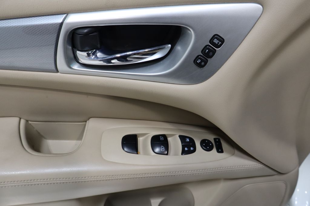 Photo 17 of this NISSAN PATHFINDER