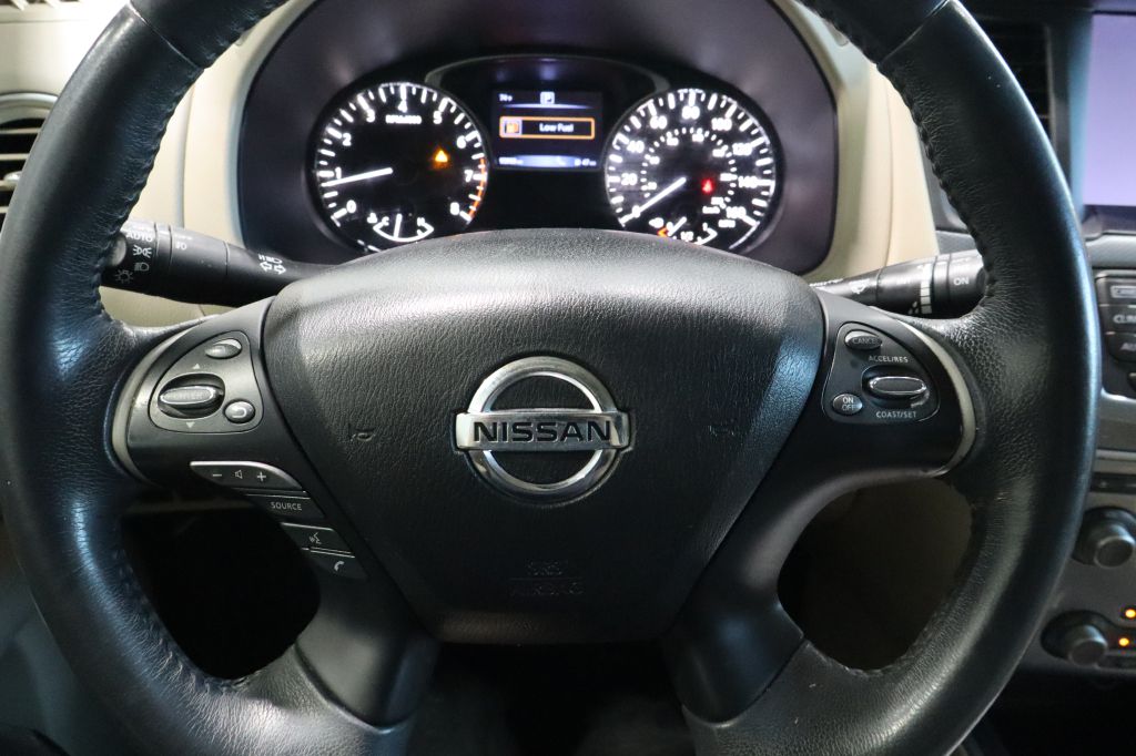 Photo 25 of this NISSAN PATHFINDER
