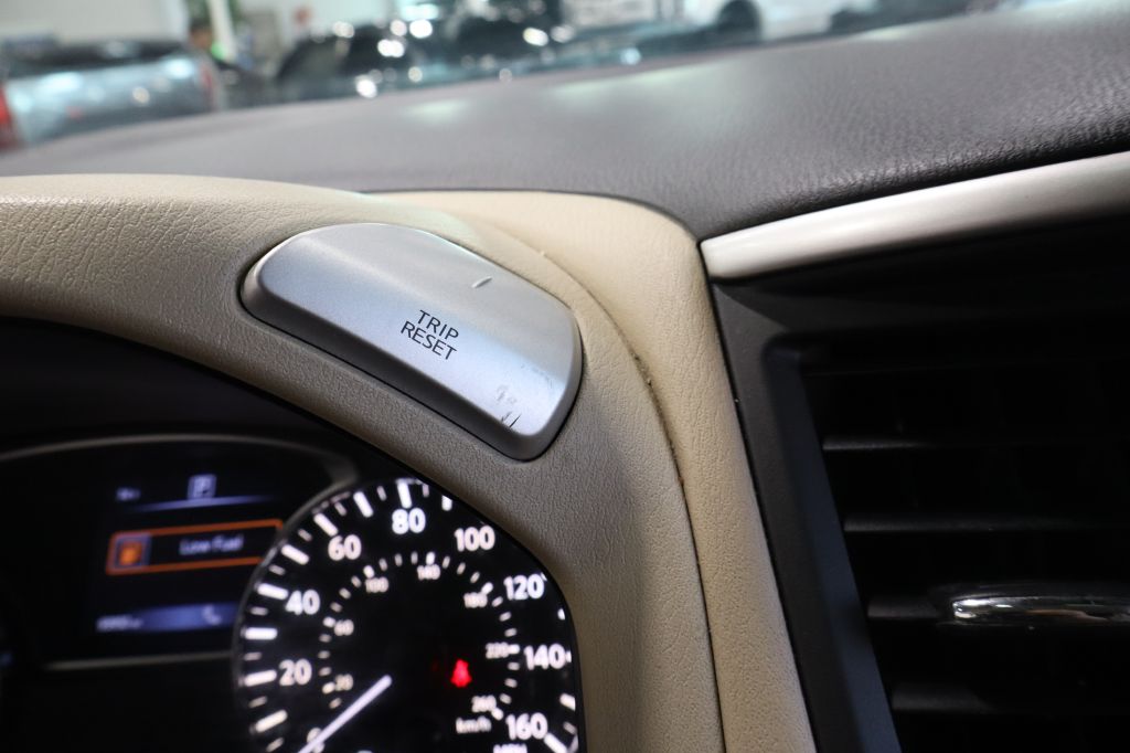 Photo 27 of this NISSAN PATHFINDER