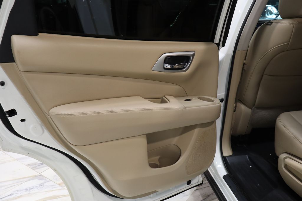 Photo 34 of this NISSAN PATHFINDER