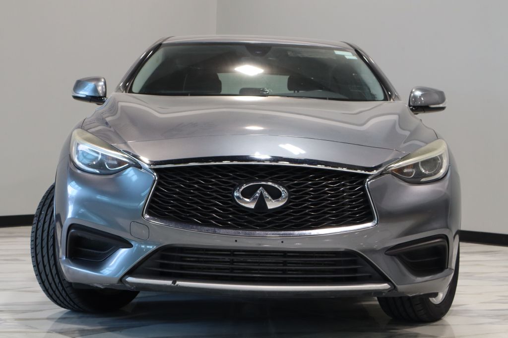 Photo 3 of this INFINITI QX30