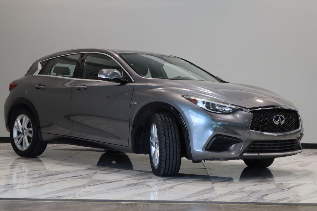 Photo 4 of this INFINITI QX30