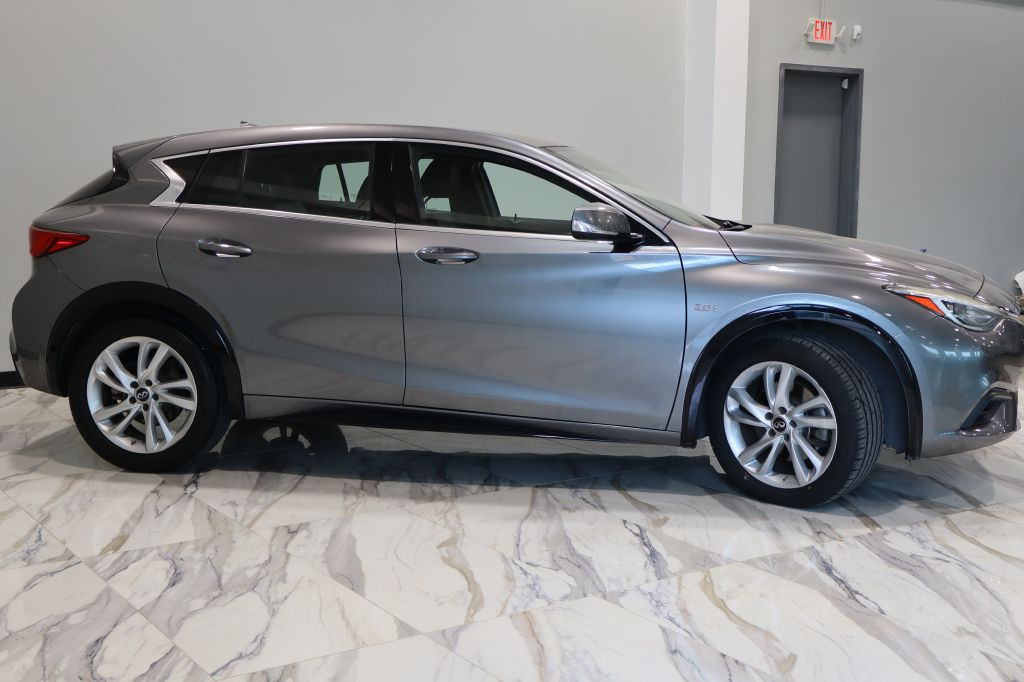 Photo 5 of this INFINITI QX30