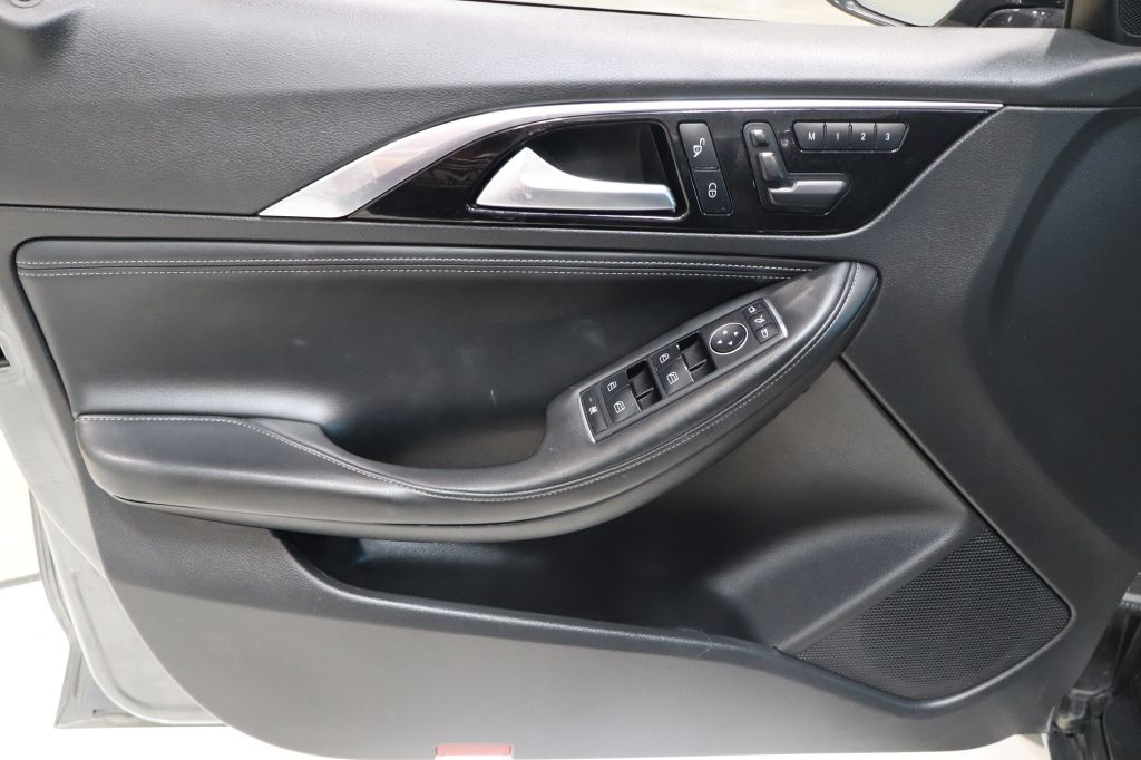 Photo 10 of this INFINITI QX30