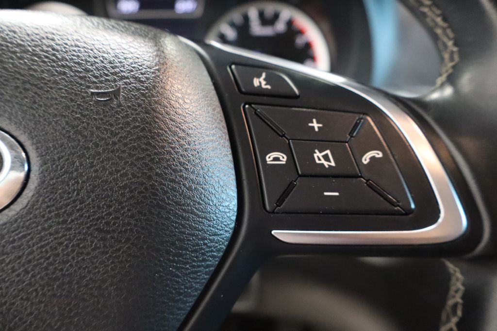 Photo 14 of this INFINITI QX30
