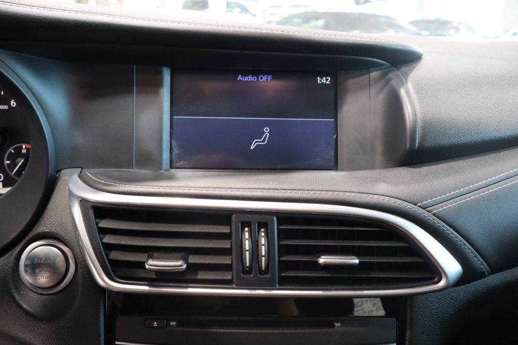 Photo 16 of this INFINITI QX30