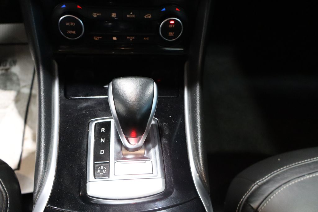 Photo 17 of this INFINITI QX30