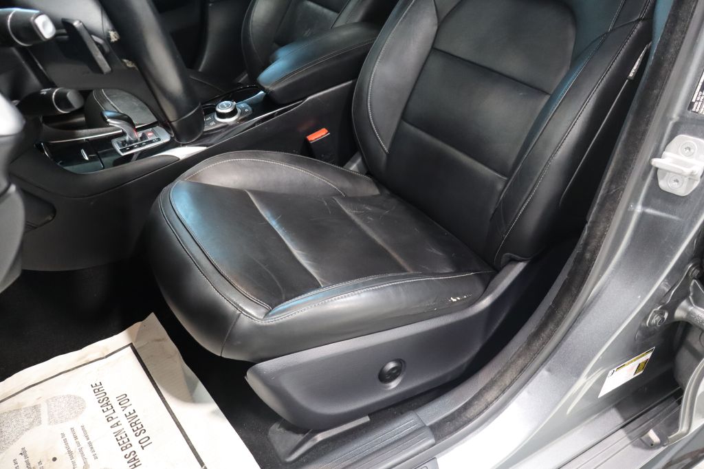 Photo 18 of this INFINITI QX30