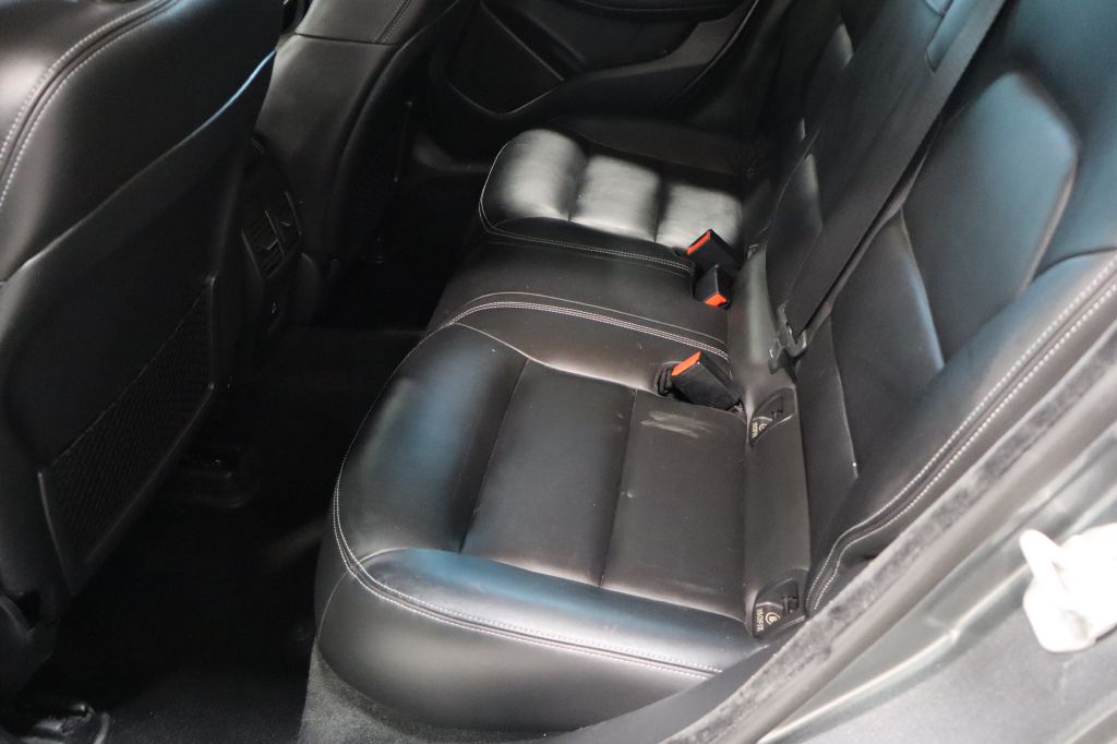 Photo 20 of this INFINITI QX30