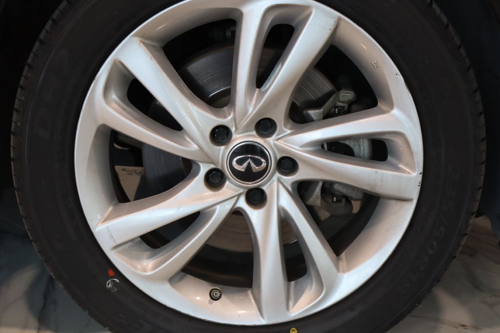 Photo 27 of this INFINITI QX30