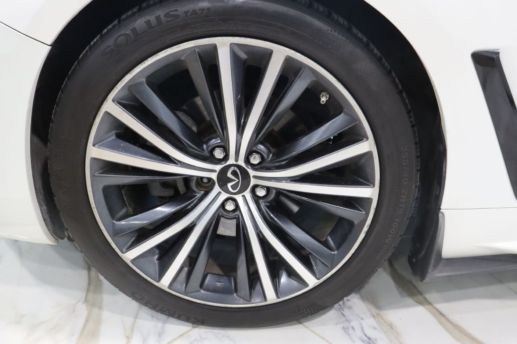 Photo 10 of this INFINITI Q60