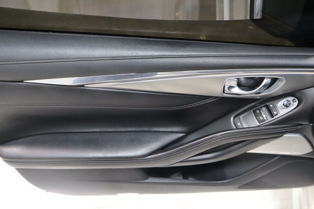 Photo 17 of this INFINITI Q60