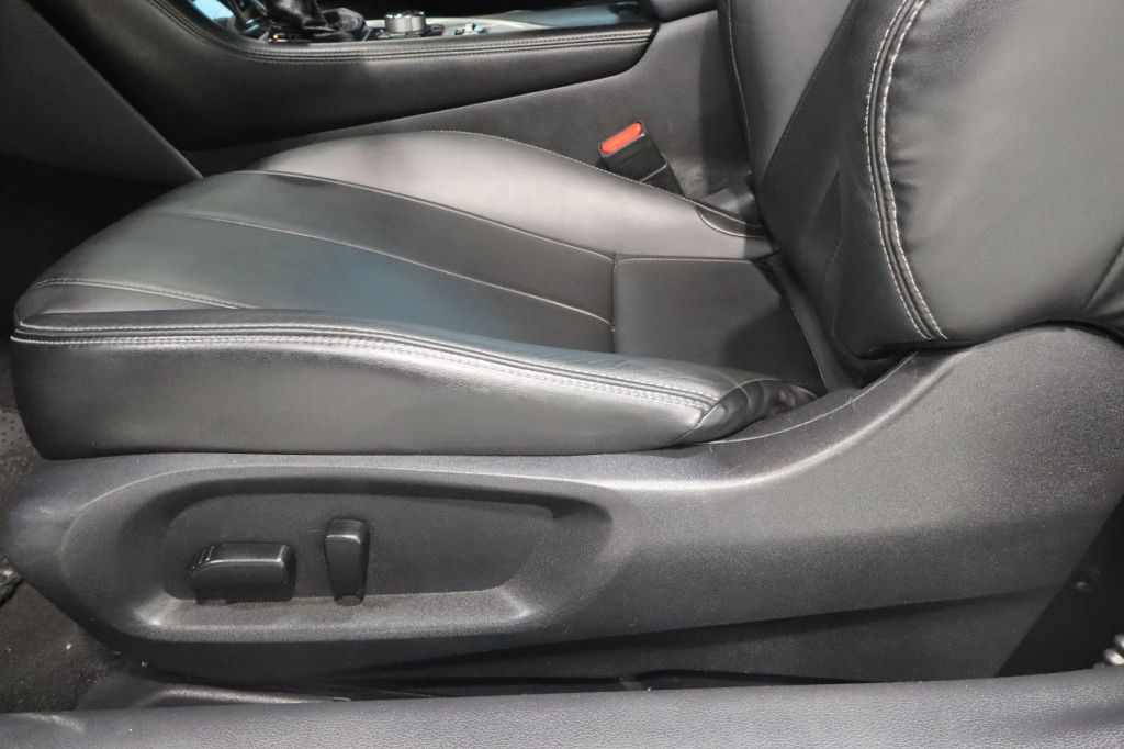 Photo 19 of this INFINITI Q60
