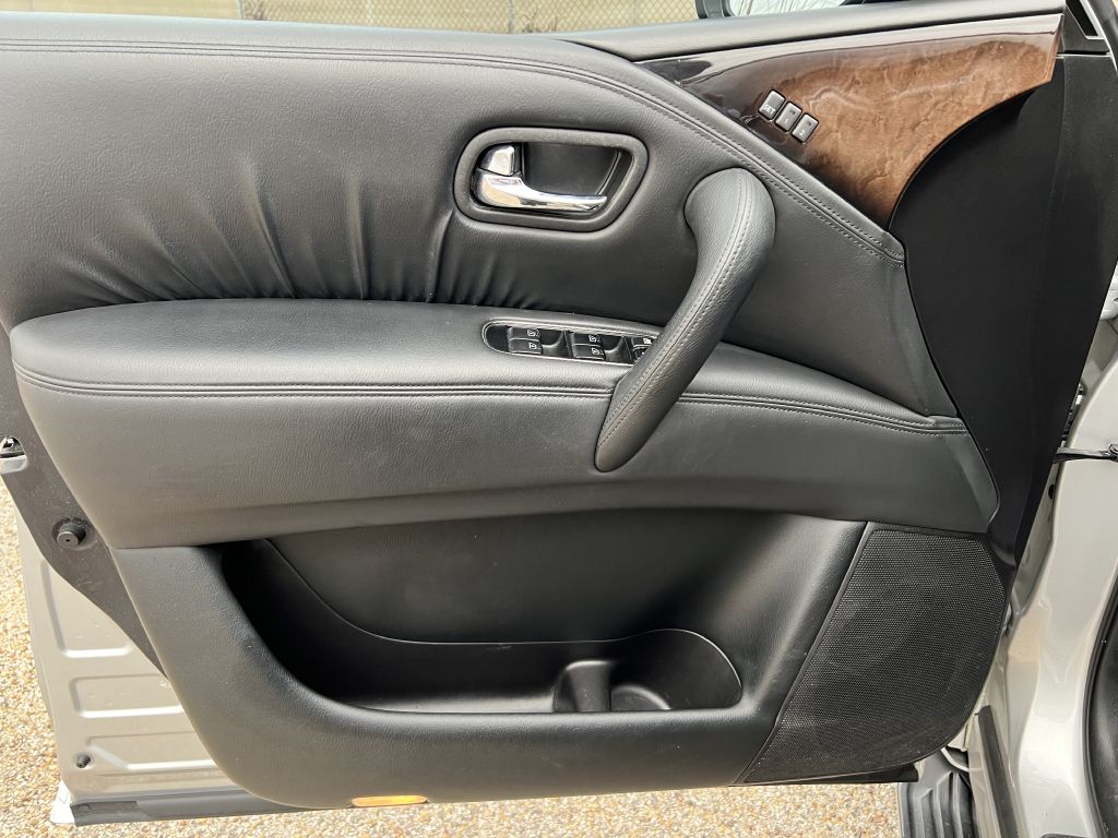 Photo 10 of this INFINITI QX56