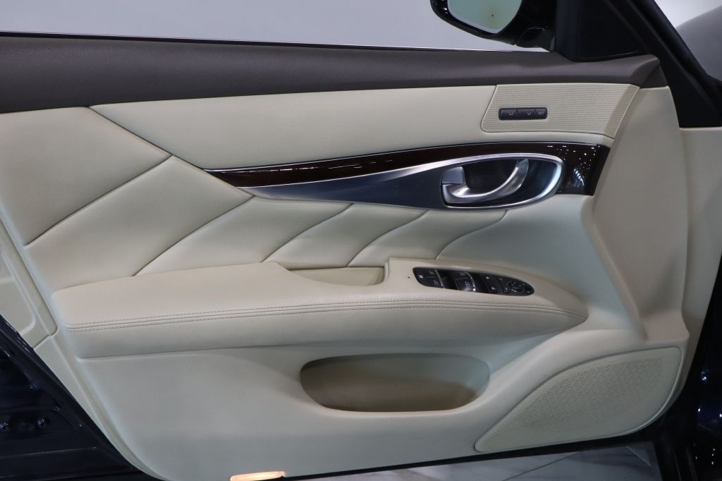 INFINITI Q70 2019 INFINITI Q70 JN1BY1AP1KM505112