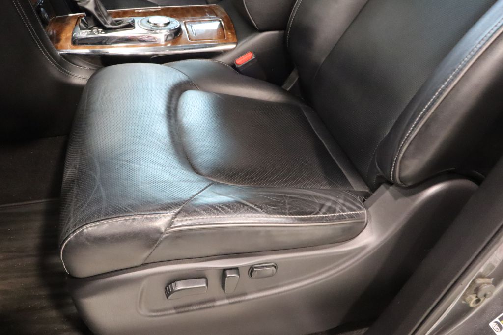 Photo 19 of this INFINITI QX80