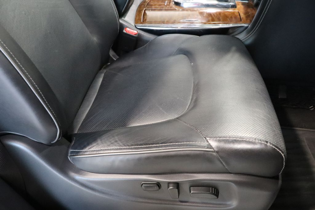 Photo 26 of this INFINITI QX80