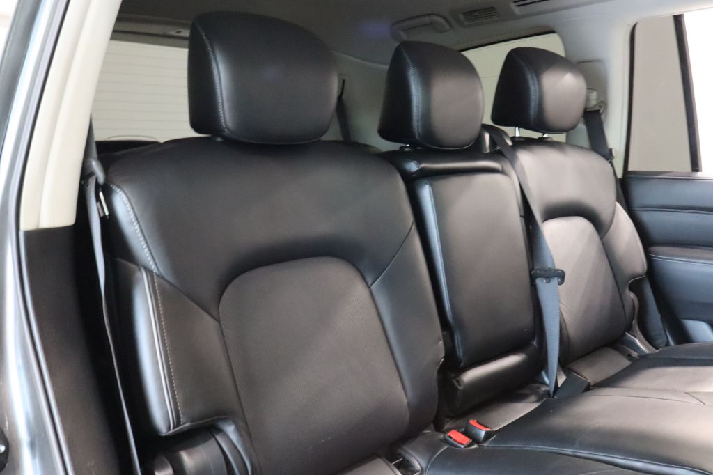 Photo 30 of this INFINITI QX80