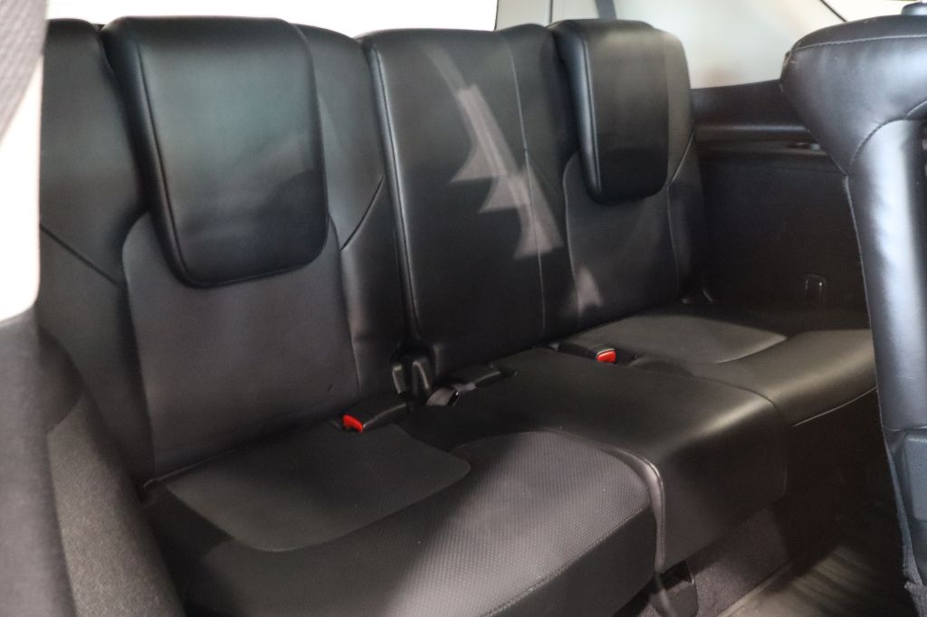 Photo 31 of this INFINITI QX80