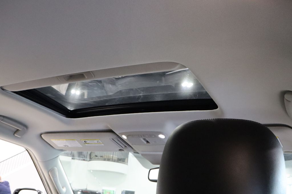 Photo 32 of this INFINITI QX80
