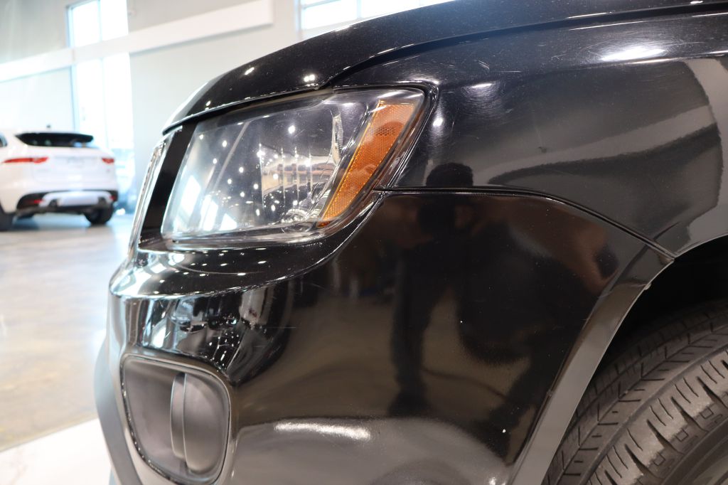 Photo 10 of this JEEP COMPASS