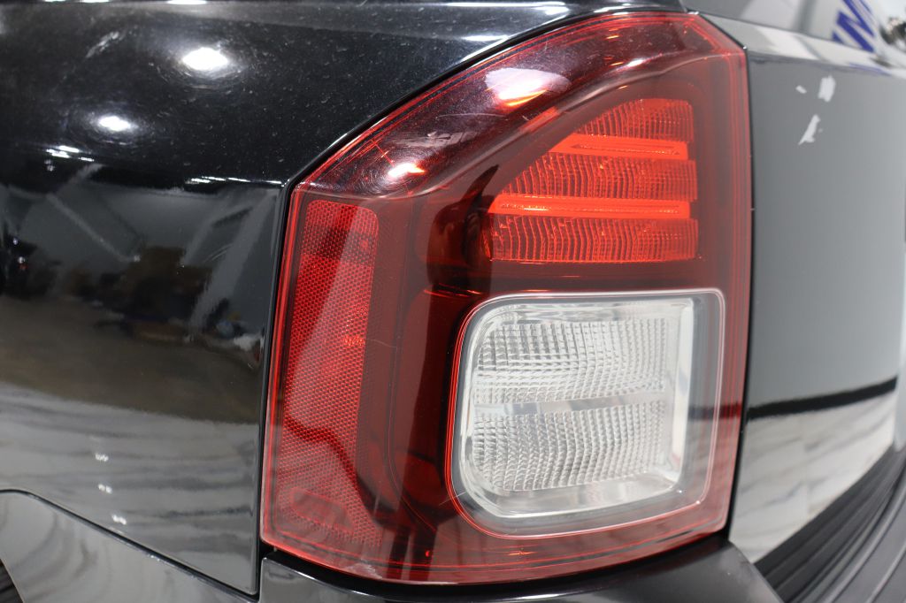 Photo 15 of this JEEP COMPASS