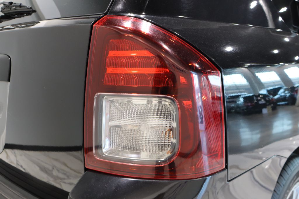 Photo 16 of this JEEP COMPASS